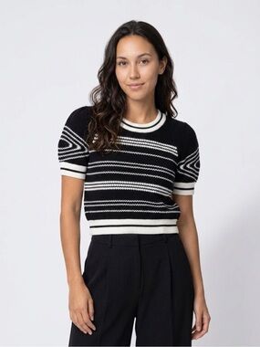 Express Women's Black and White Striped Textured Knit Puff
Sleeve Cropped Top